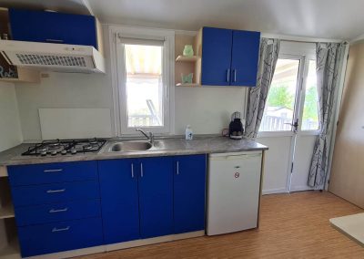 Camping le Farfalle Le Marche- Chalet keuken