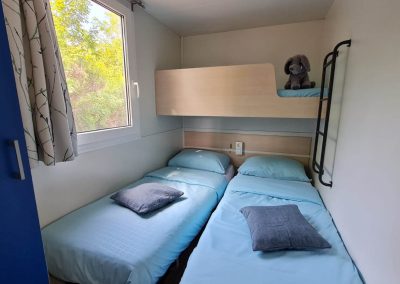 Camping le Farfalle Le Marche- Chalet kinderkamer