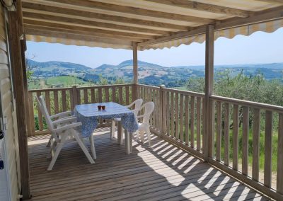 Camping le Farfalle Le Marche- Chalet terras