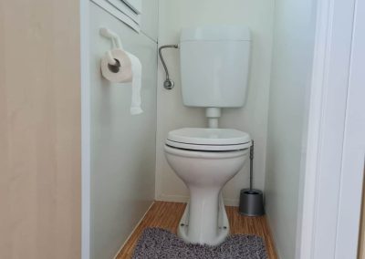 Camping le Farfalle Le Marche- Chalet toilet