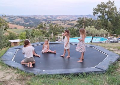Camping le Farfalle Le Marche-trampoline